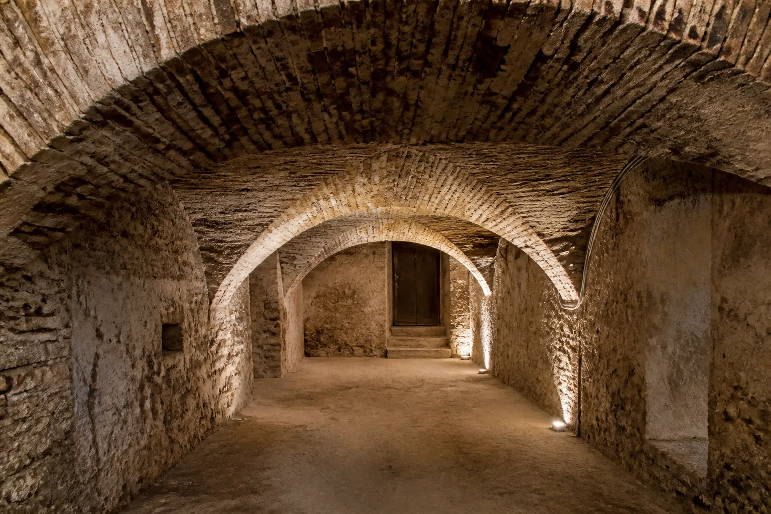 Cave voutee d un immeuble ancien nantais