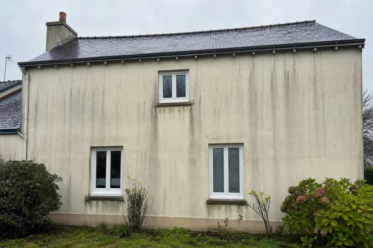 Facade ouest d une maison exposee a la pluie en Loire Atlantique