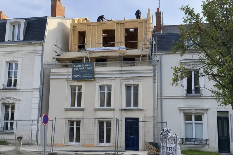 Maison de ville nantaise avec surelevation en chantier