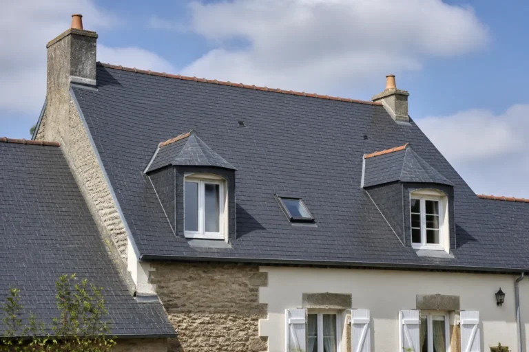 Toiture en ardoise d une maison de Loire Atlantique